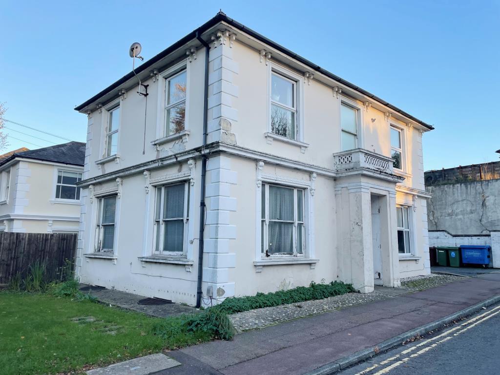 Lot: 108 - GROUND FLOOR FLAT FOR IMPROVEMENT -